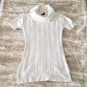 Copper Key white sweater, Size M.